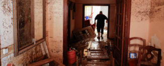 -FOTODELDIA- PAIPORTA (VALENCIA), 31/10/2024.- Vista de los daños causados en el interior de una casa por las inundaciones en la localidad de Paiporta, Valencia, este jueves. La Comunitat Valenciana intenta recuperarse de la peor dana del siglo en España, que ha dejado casi un centenar de muertos en esa región, además de un inmenso escenario de daños en carreteras, calles e infraestructuras de numerosas localidades. EFE/ Biel Aliño